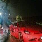 Porsche com placa de Campo Grande é abandonado em rodovia após acidente em SP
