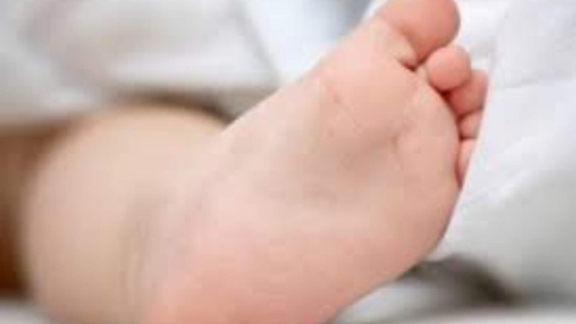 Bebê de 7 meses é internado com lesão na cabeça e polícia investiga maus-tratos 