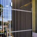 Comerciantes é que ficam ‘atrás das grades’ por insegurança de minicracolândia em Campo Grande
