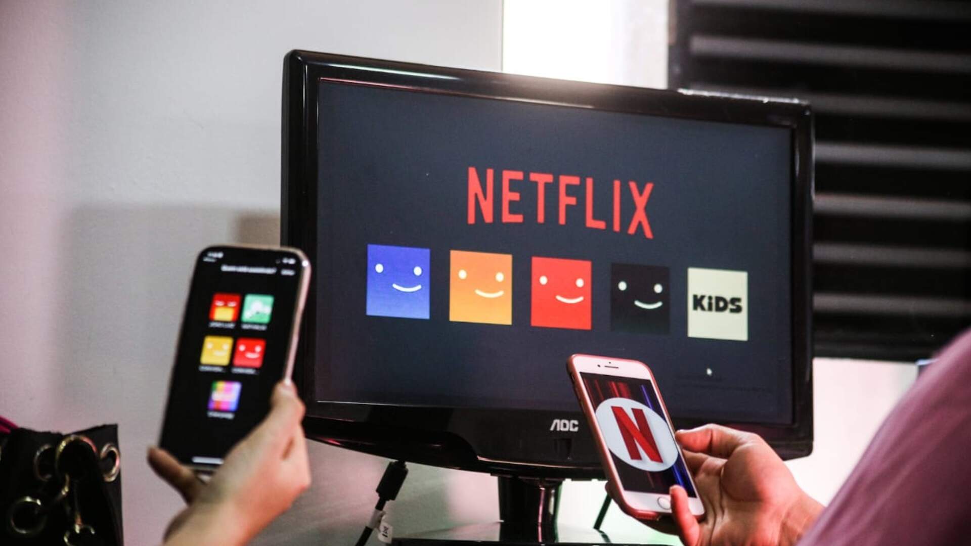 Netflix passa a cobrar R$ 12,90 por cada conta compartilhada