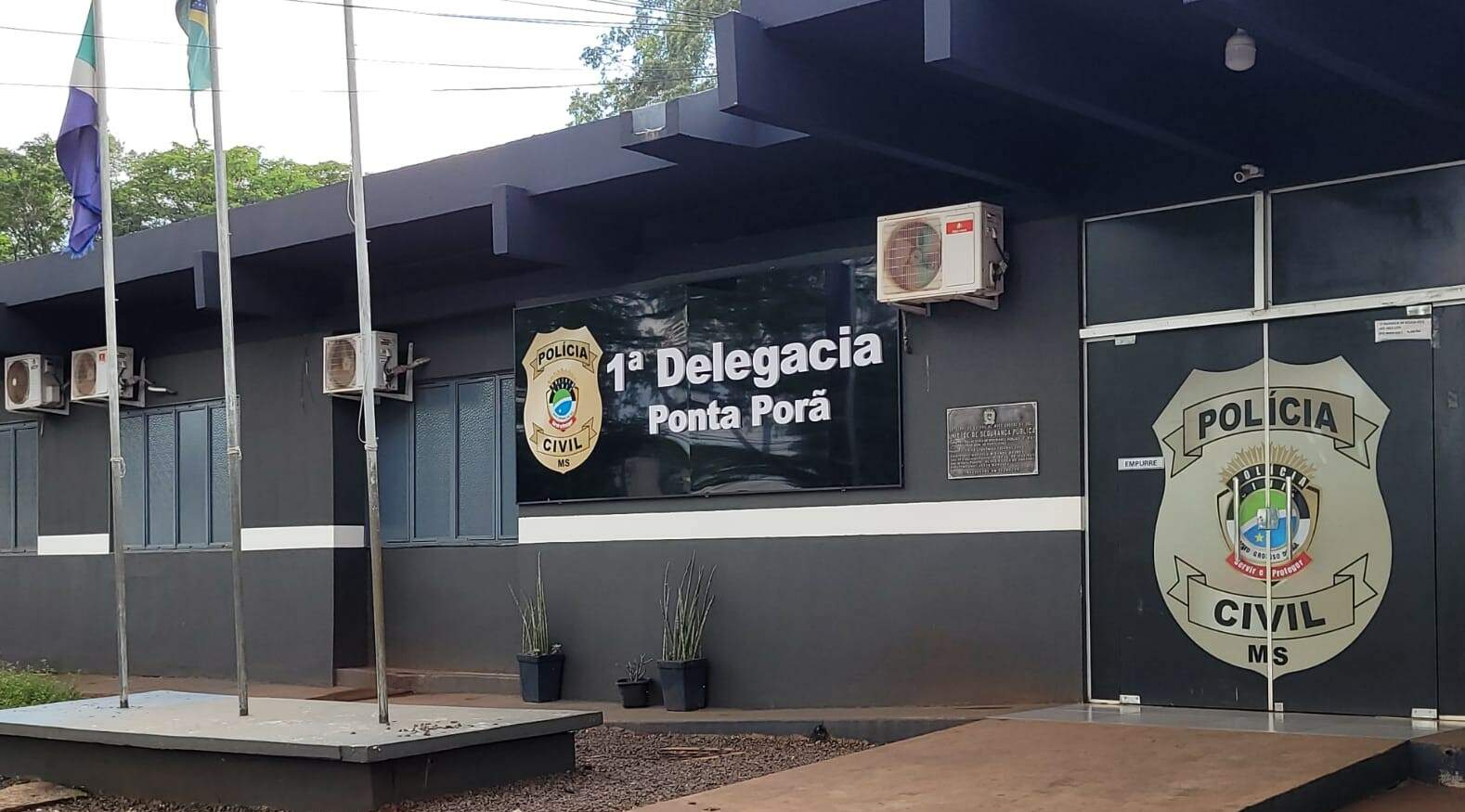 Polícias brasileira e paraguaia continuam buscas por dupla de detentos que fugiu de delegacia