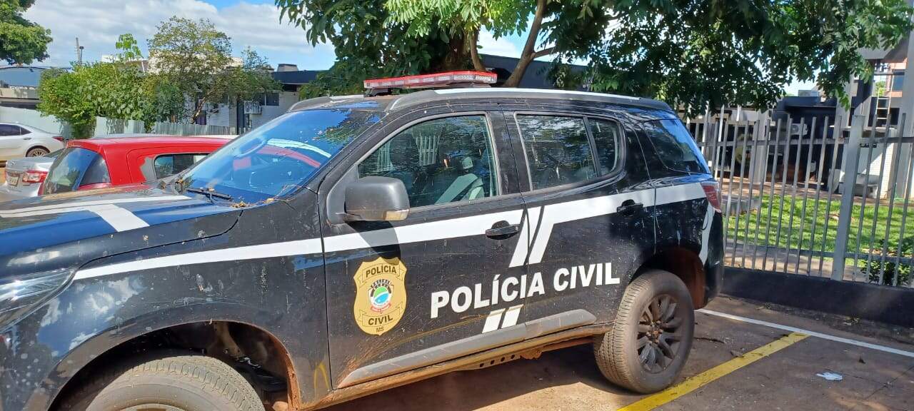 Mulher apanha de facão do marido em Dourados após ser parabenizada pelo Dia das Mães