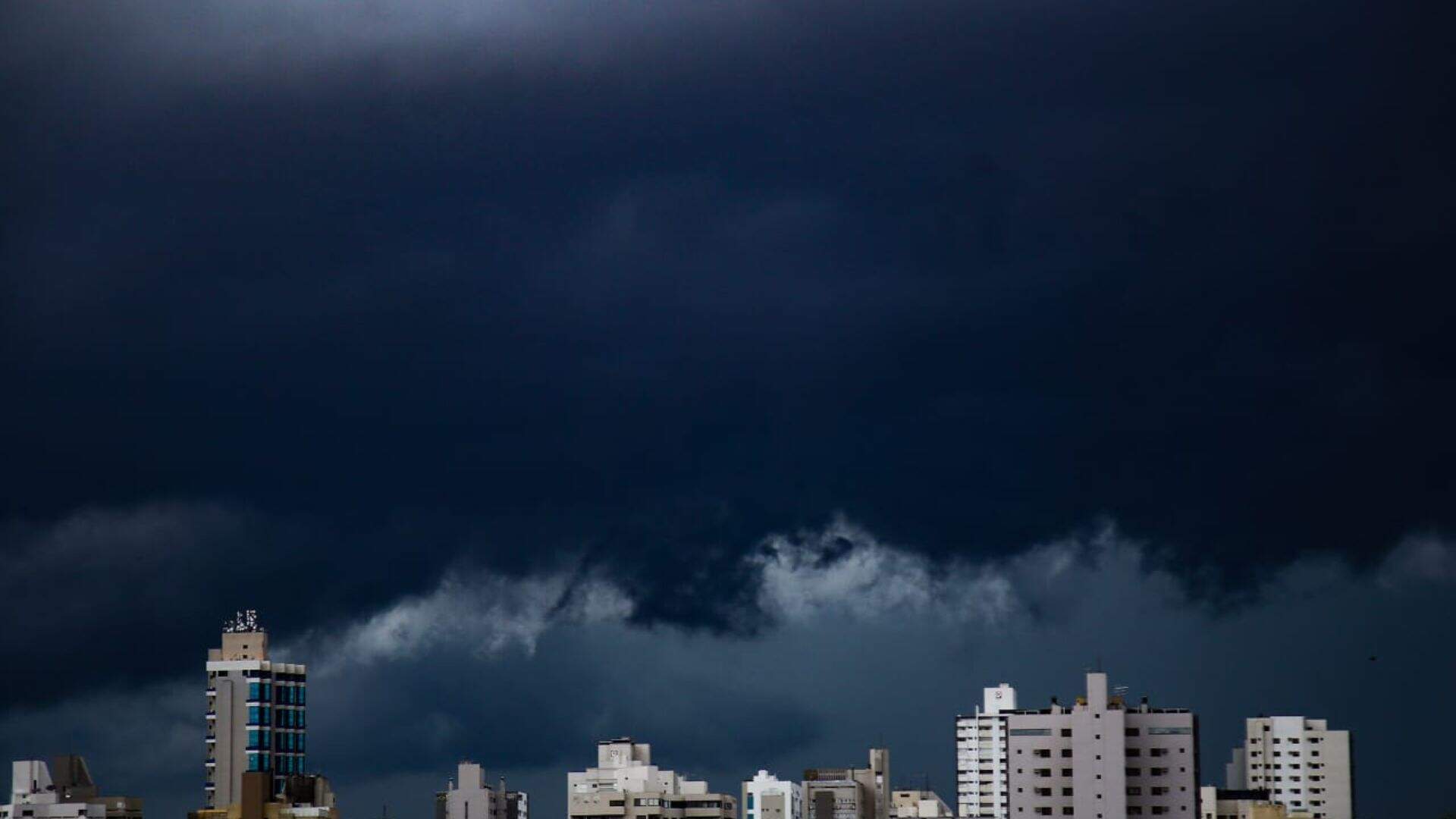 Temperaturas caem e Mato Grosso do Sul terá tempestade nesta segunda