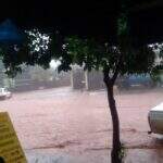 VÍDEO: Chuva alaga avenida principal do Aero Rancho e deixa Jardim Campo Novo sem energia