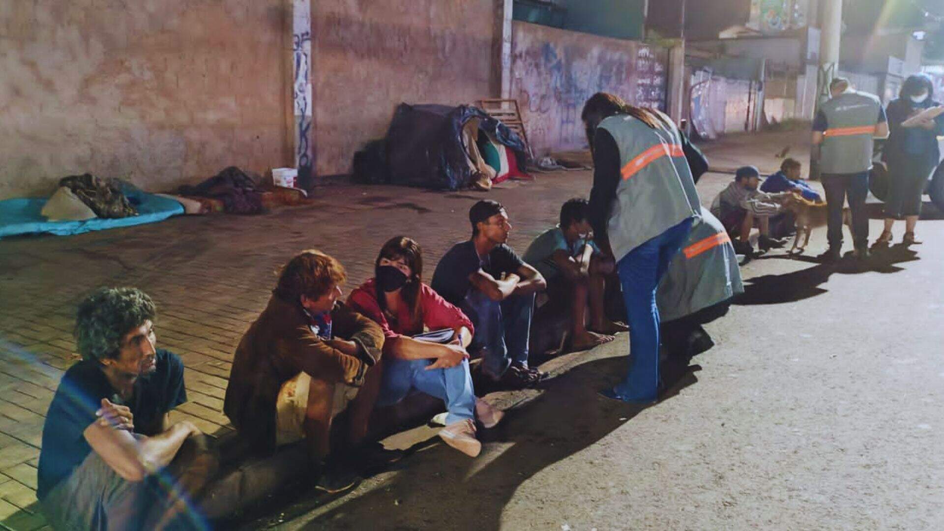 SAS faz plantão com 11 equipes para ajudar pessoas em situação de rua em  Campo Grande, Mato Grosso do Sul