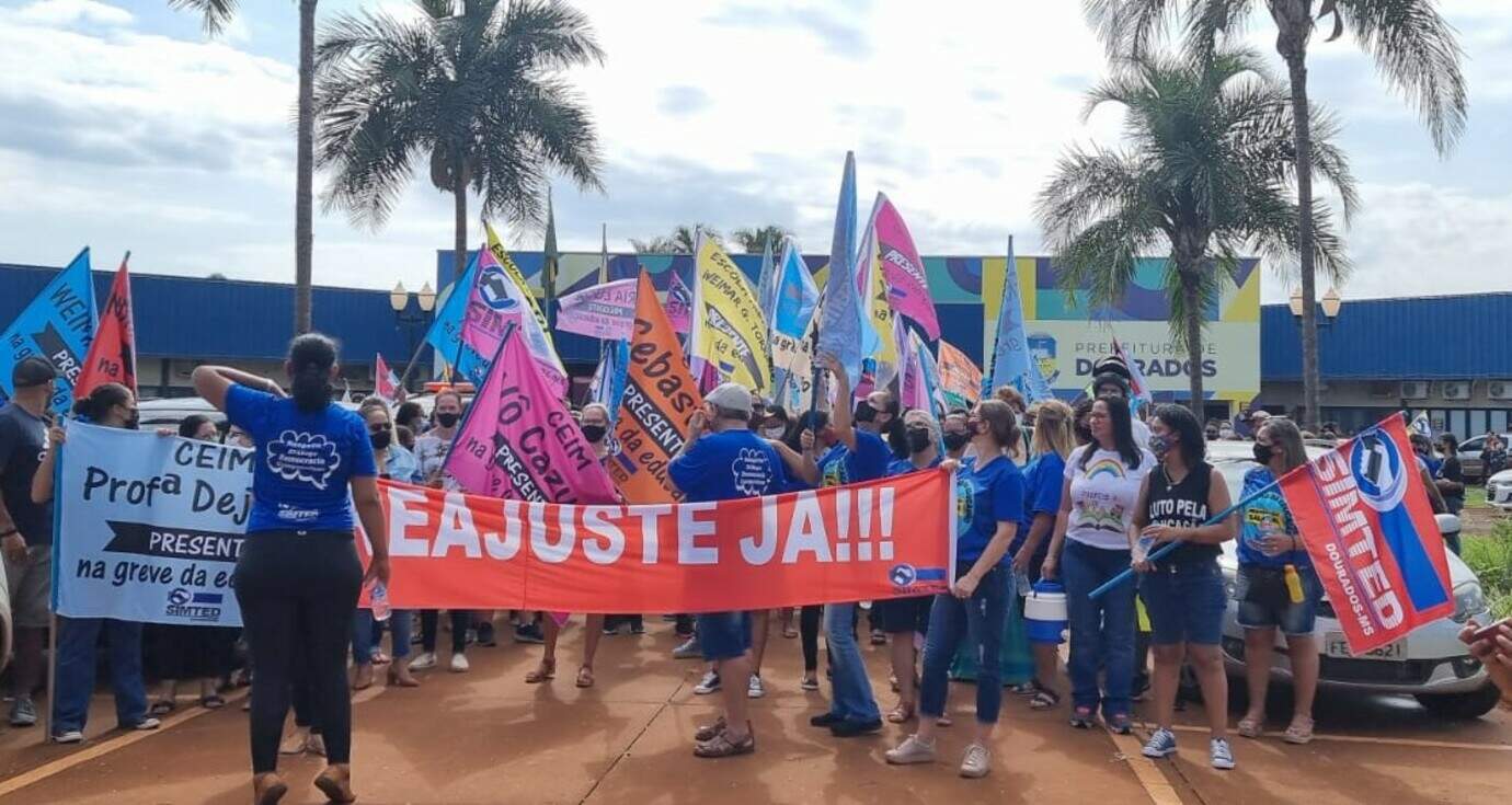 Professores mantêm greve em Dourados após aprovação de PL que altera PCCR da Educação