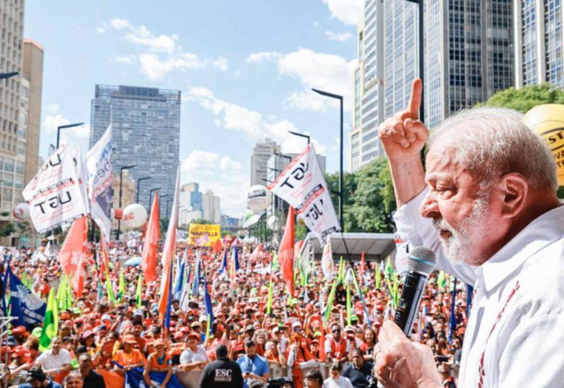 No 1º de maio, Lula diz que governo investirá só neste ano R$ 23 bilhões em infraestrutura