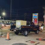 Manobra para abastecer bombas de combustível intriga motoristas em Campo Grande