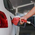 Vai abastecer? Preço da gasolina comum se mantém e etanol aumenta R$ 0,23 em MS