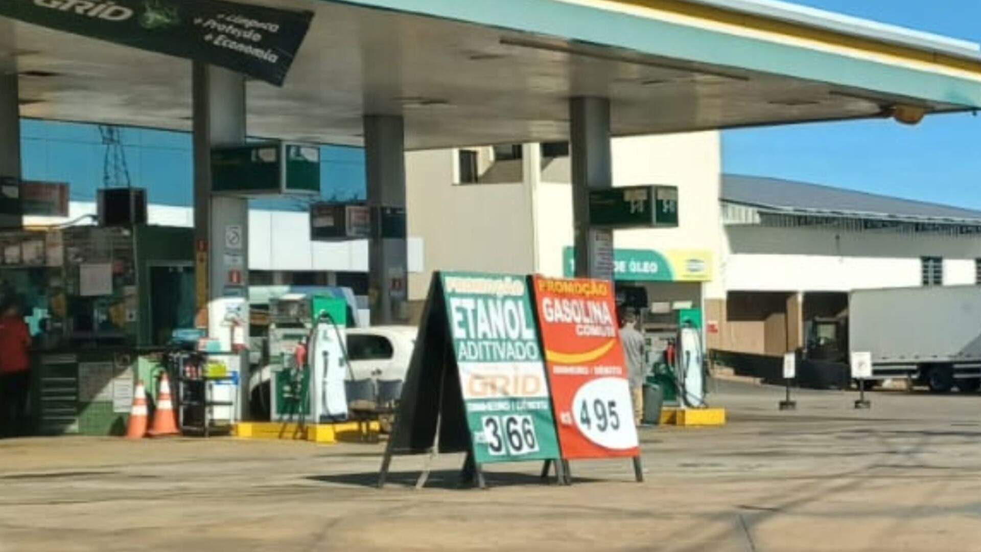 LISTA: preço da gasolina mantém mínima de R$ 4,95 em Campo Grande um dia após anúncio de redução