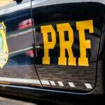 Homem é preso pela PRF com carro roubado da Secretaria Estadual de Saúde de MS