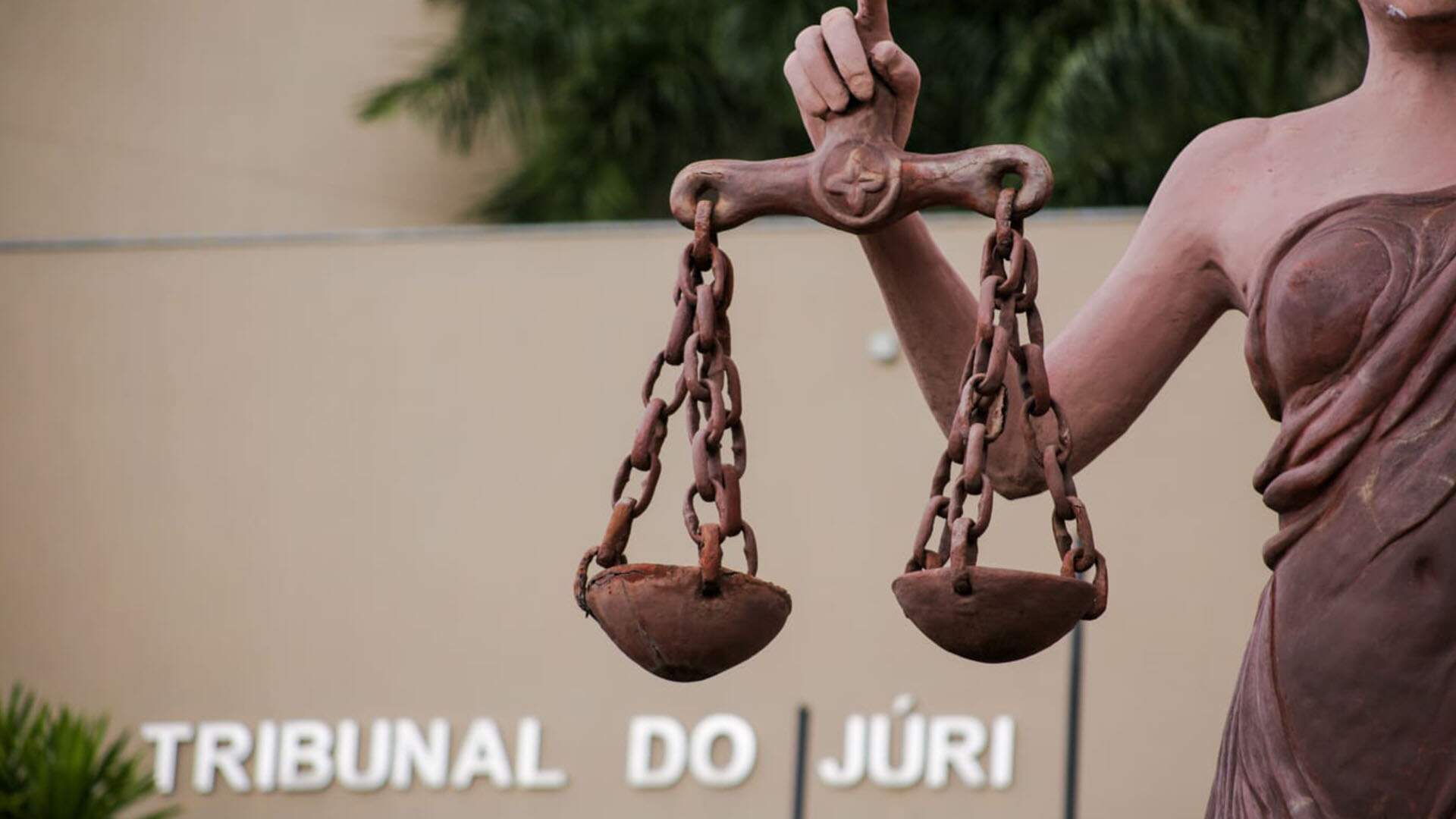 Acusado de esfaquear ex-patrão após ser demitido de obra é absolvido em Campo Grande