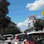 Troca de poste em horário de pico causa transtorno e congestionamento em Campo Grande