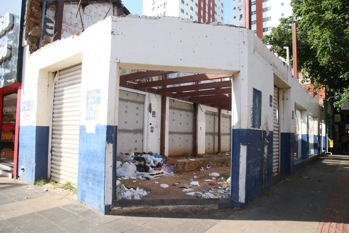 Prédio abandonado na 14 de Julho