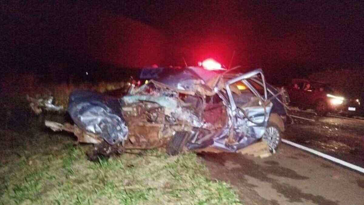 Homem morre após invadir pista e colidir com camionete em rodovia de MS