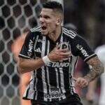 Corinthians leva 2 de Paulinho, perde para o Atlético-MG na Copa do Brasil e se afunda em crise