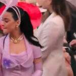 VÍDEO: Katy Perry fica perdida durante coroação de Charles III