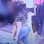 VÍDEO: Falsa cliente é filmada enquanto furtava 8 calças jeans em loja no Centro