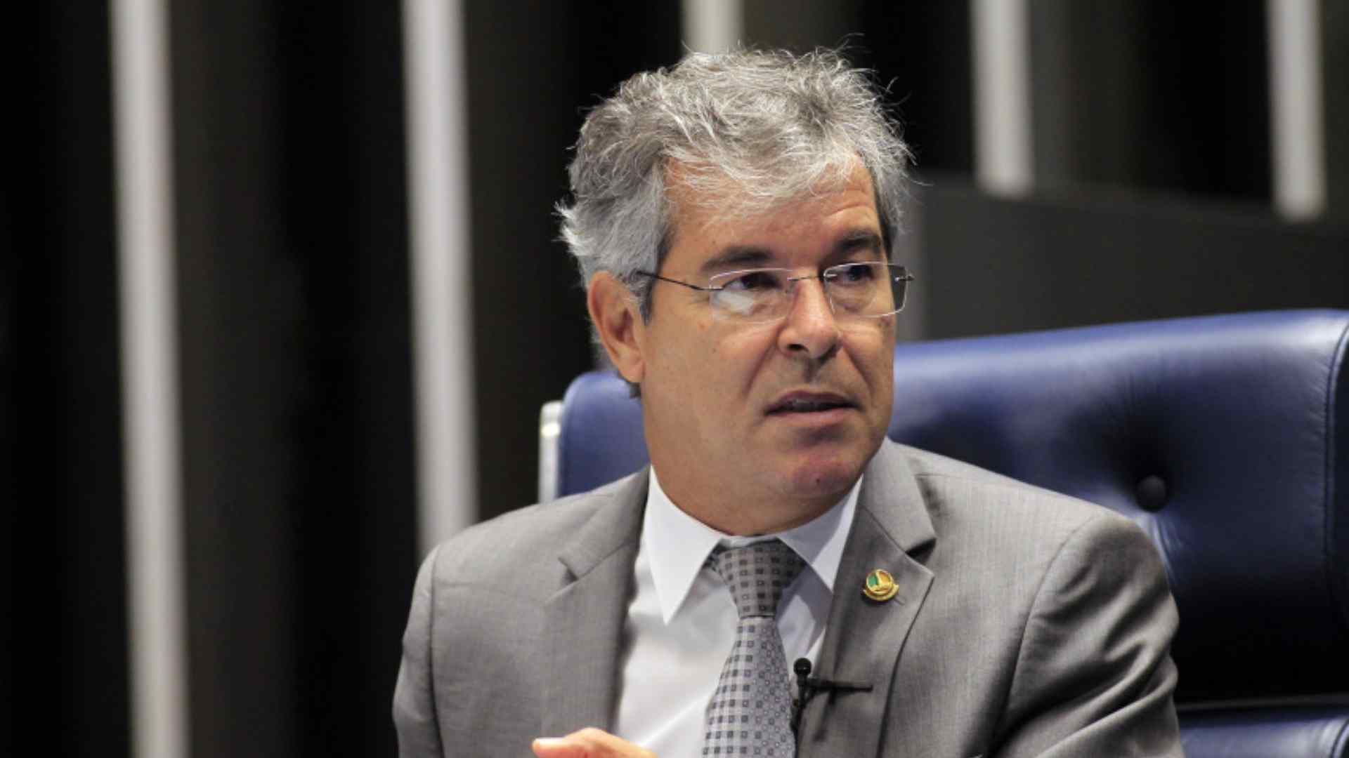 Justiça anula nomeação de Jorge Viana na Apex-Brasil por não saber falar inglês