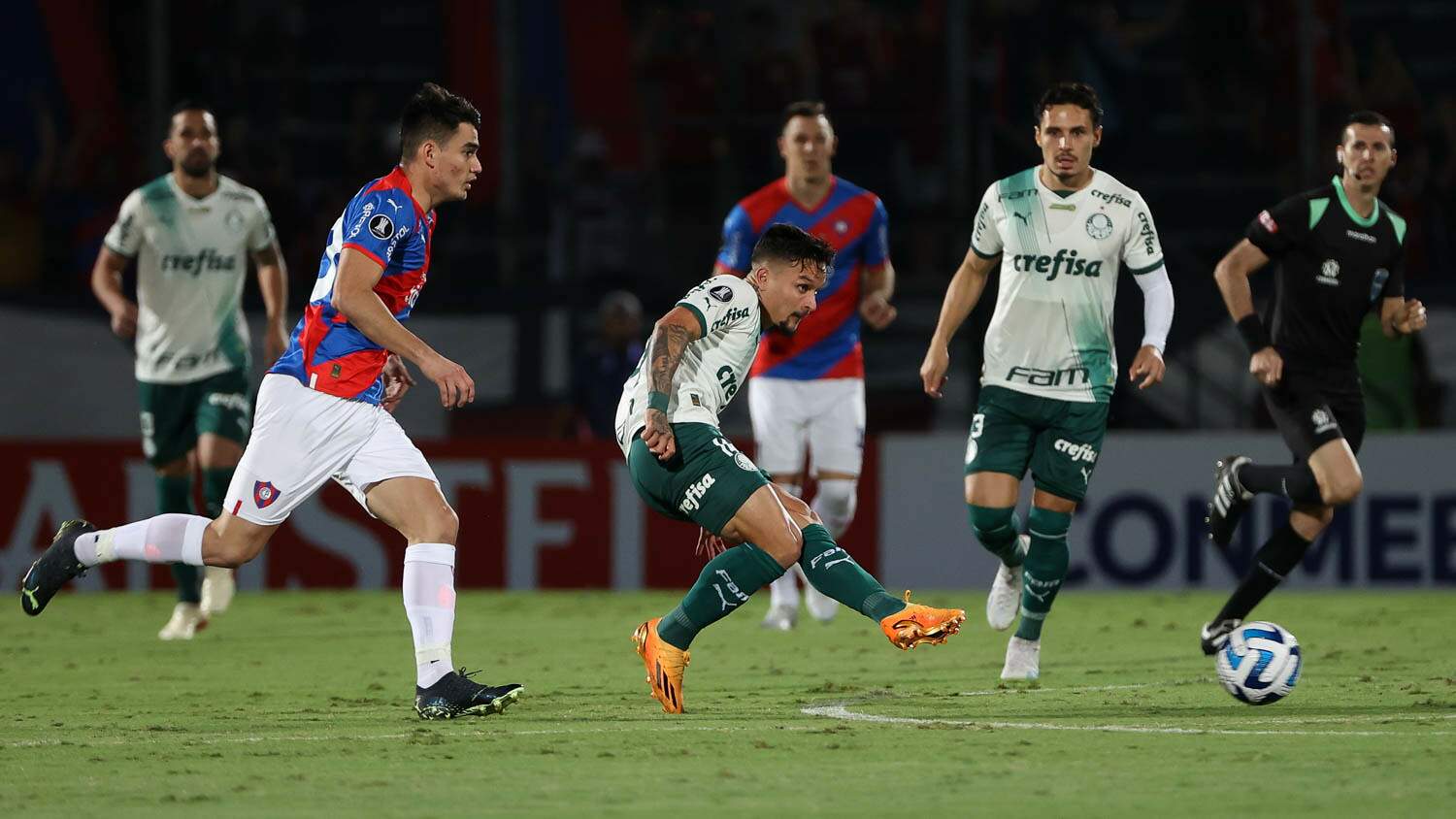 Artur brilha, Rony quebra jejum e Palmeiras aniquila Cerro Porteño pela Libertadores