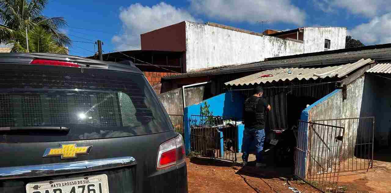 Polícia fecha ‘boca de fumo’  em bairro de Ponta Porã e apreende motocicletas furtadas