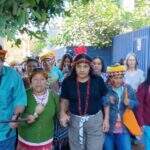 VÍDEO: Ao som de cânticos ancestrais, professora indígena toma posse na Funai de Dourados