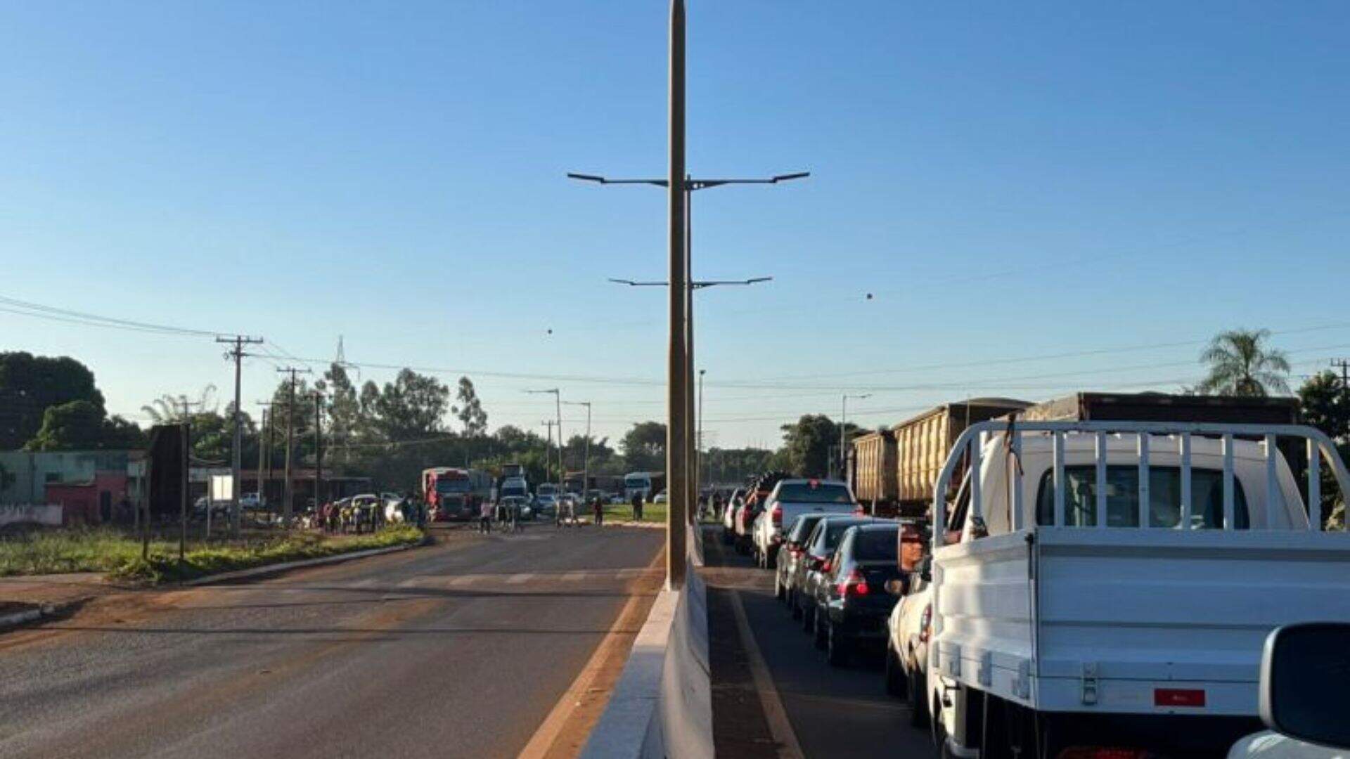 Indígenas bloqueiam rodovia em Dourados em novo protesto contra o Marco Temporal