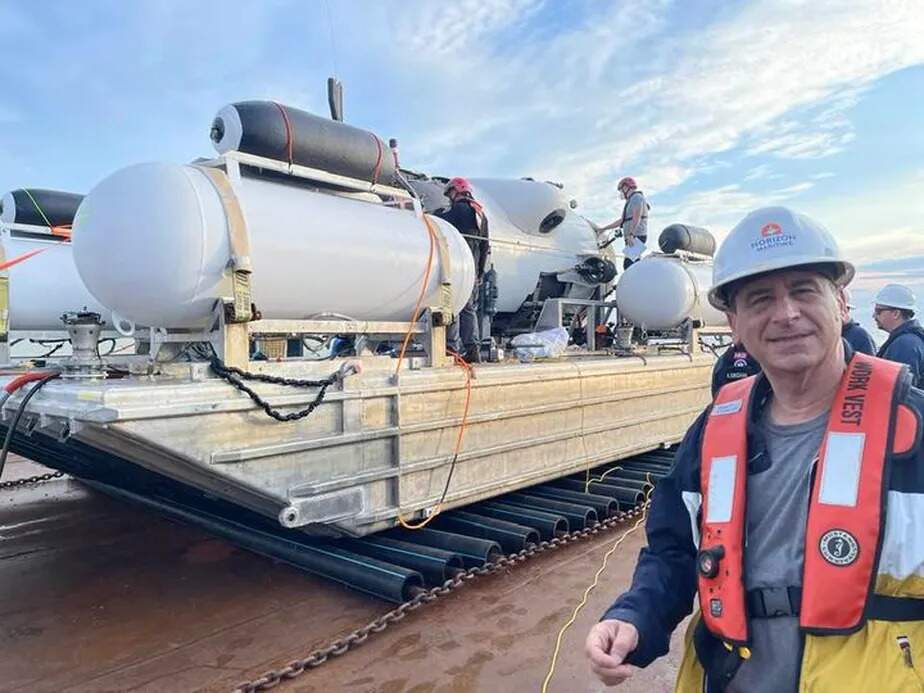 Mike com o Titan. Foto: Twitter/Reprodução