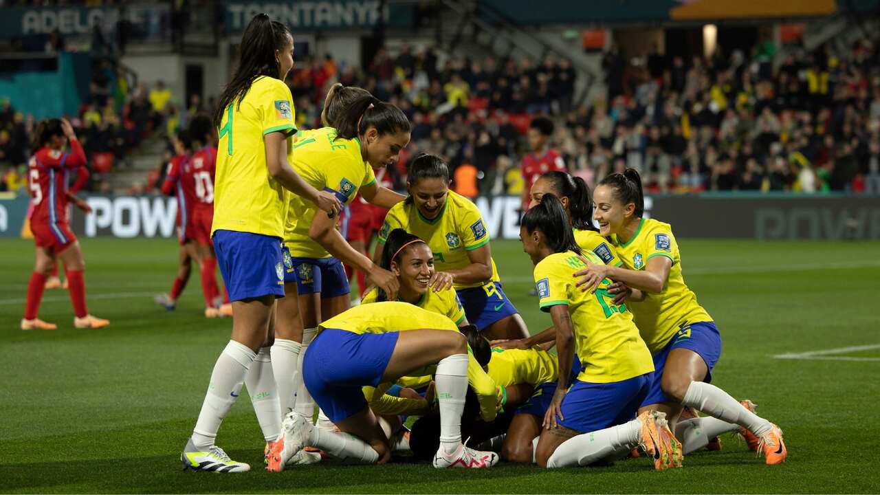 Brasil domina 1º tempo da estreia na Copa do Mundo com Ary Borges marcando 2 contra o Panamá