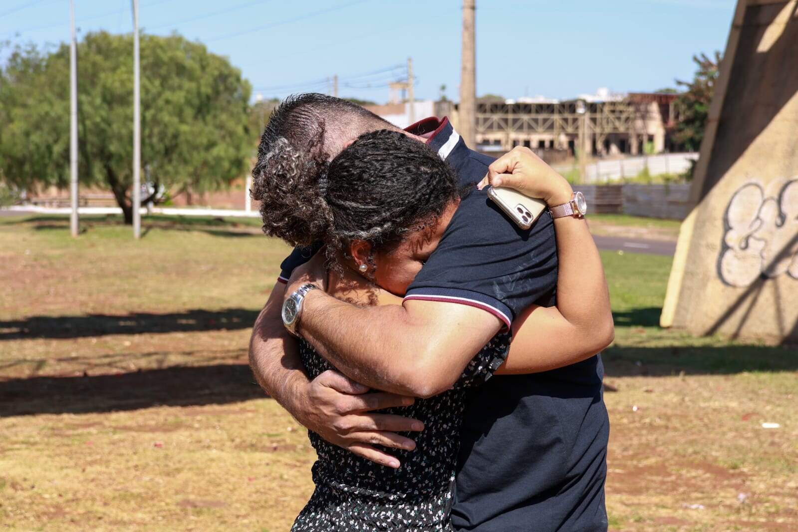 Arrependido, Warley ganhou abraço de Fany - (Foto: Nathalia Alcântara, Midiamax)