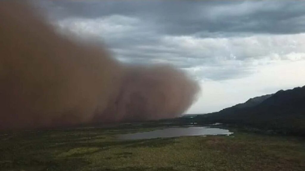 Tempestade de areia formada em Aquidauana (Reprodução, vídeo)