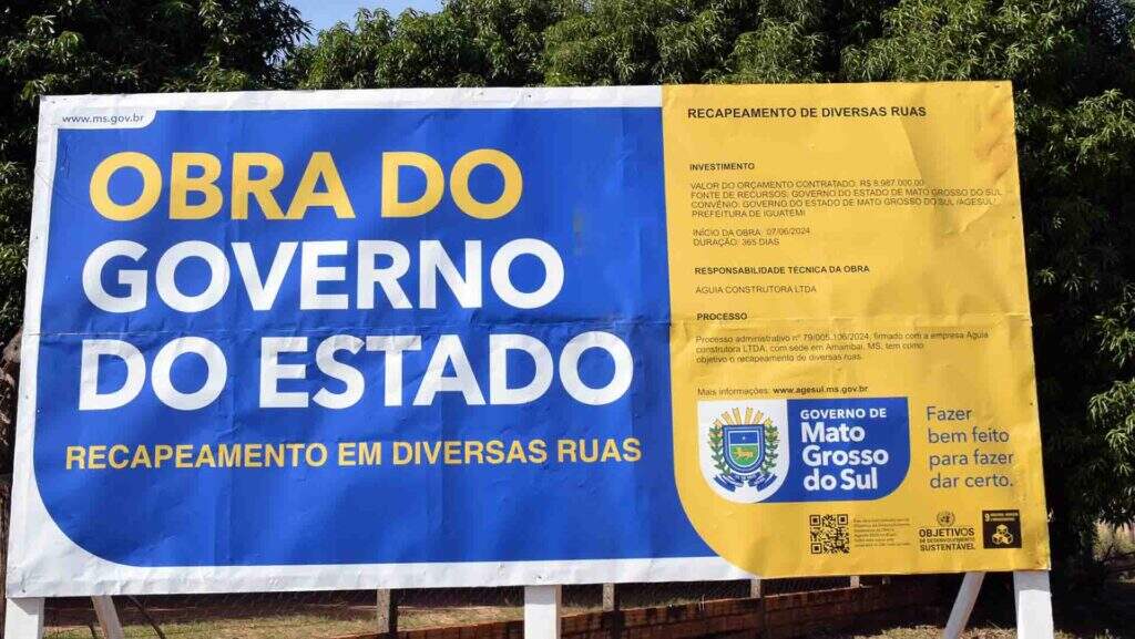 Placa sobre o recape de diversas ruas de Iguatemi pela Águia Construtora, no valor de R$ 8,9 milhões (PMI, Divulgação)