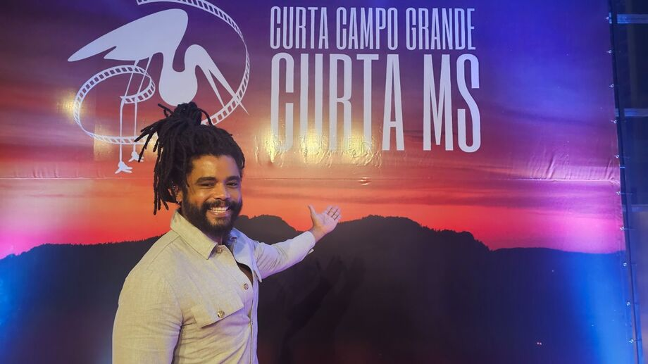 Ator Diogo Almeida, protagonista de Amor Perfeito, no festival Curta Campo Grande - (Foto: Lucas Arruda/Curta MS)