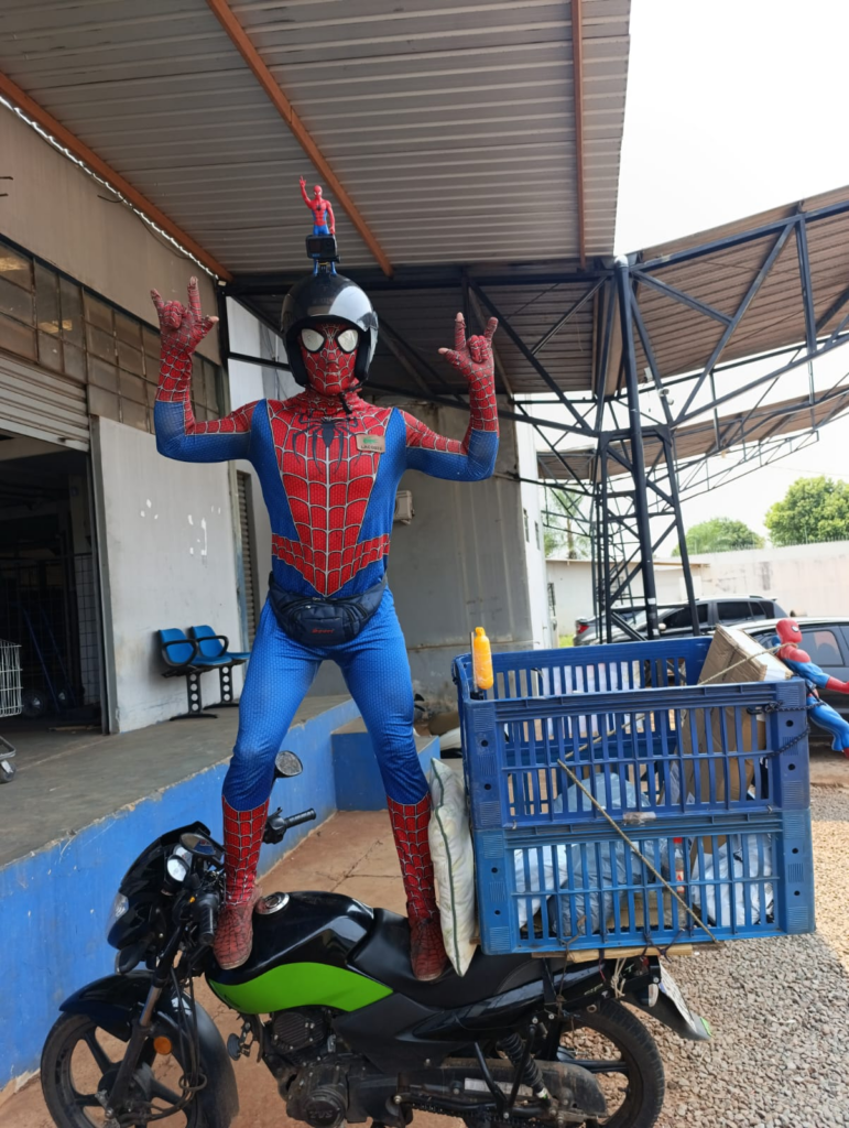 entregador homem aranha
