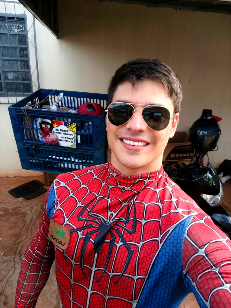 entregador homem aranha